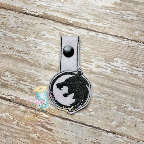 Wolf Medallion Circle Key Fob Key Chain Digital Embroidery Design File Patch